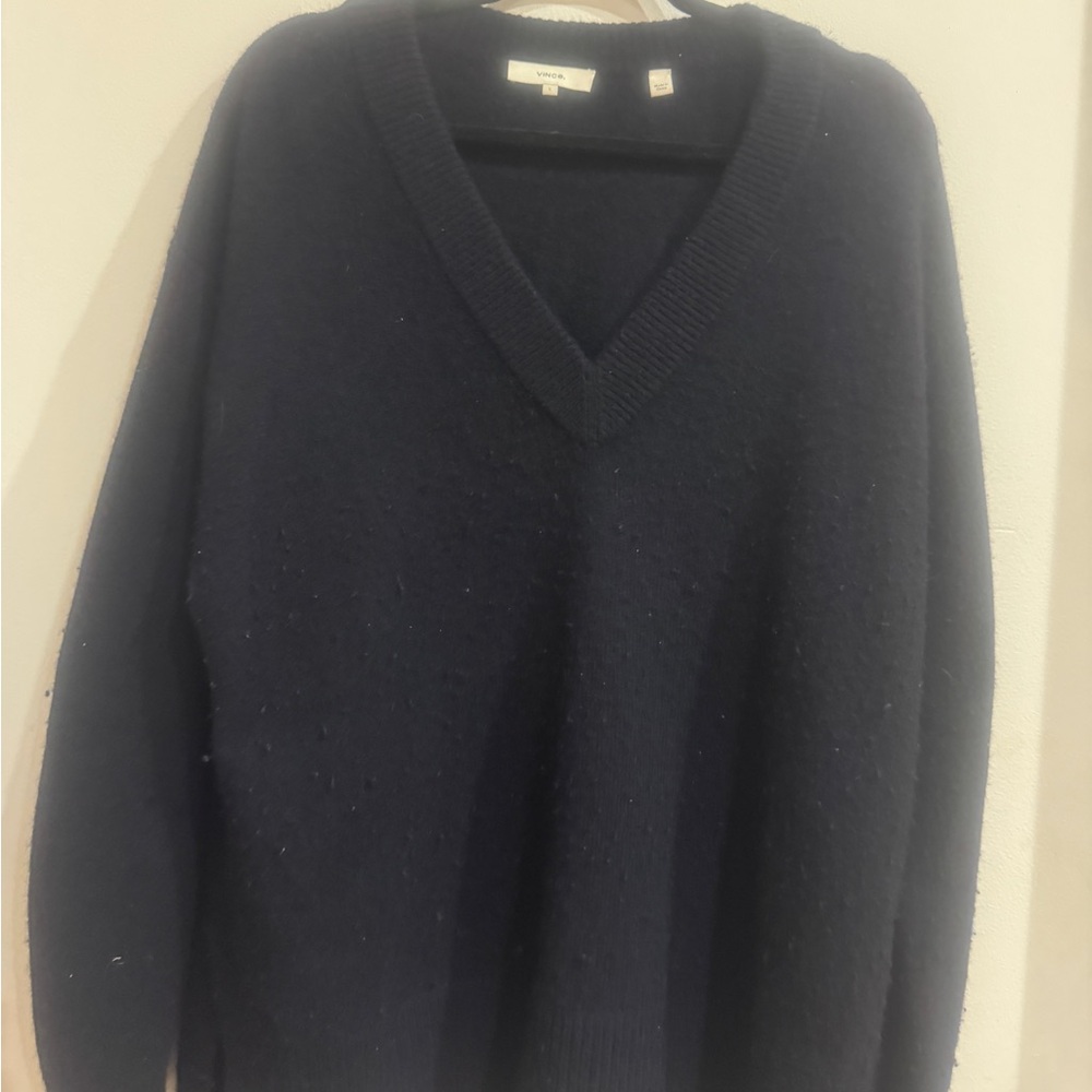 Vince Men's V-Neck Sweater in Dark Navy 100% Cashmere